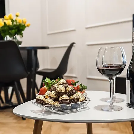 Mennica Patronus شقة *